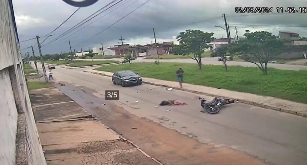 Vídeo flagra momento de acidente que deixou avó e neto feridos em São Miguel dos Campos